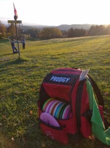 Titelbild 10 wichtigste Regeln am Disc Golf Parcours