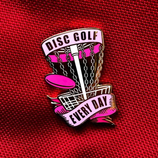 Discgolfpin Disc Golf every day rosa