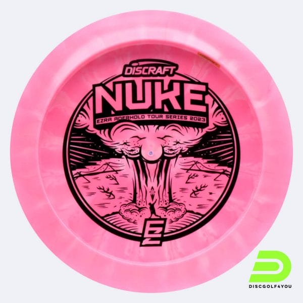 Discraft Nuke Ezra Aderhold Tour Series 2023 in rosa, im ESP Kunststoff und bottomprint/burst Spezialeffekt